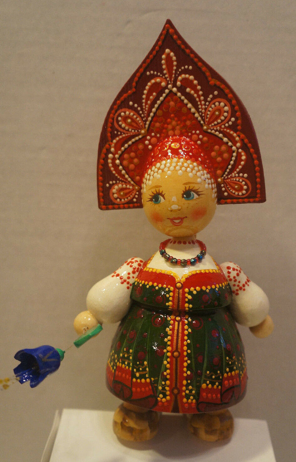 Russian Matryoshka Hand-made Linden Wood Doll Medium #11