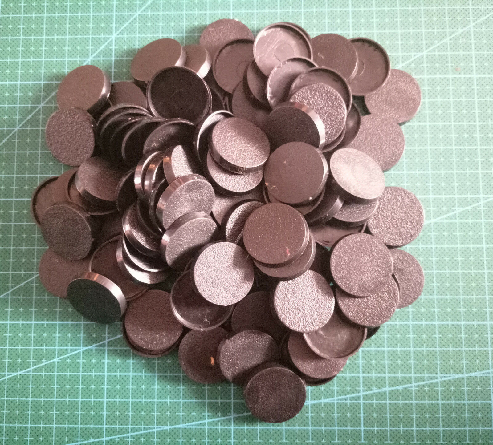 Lot-of-100-25mm-round-bases-for-wargames-table Games